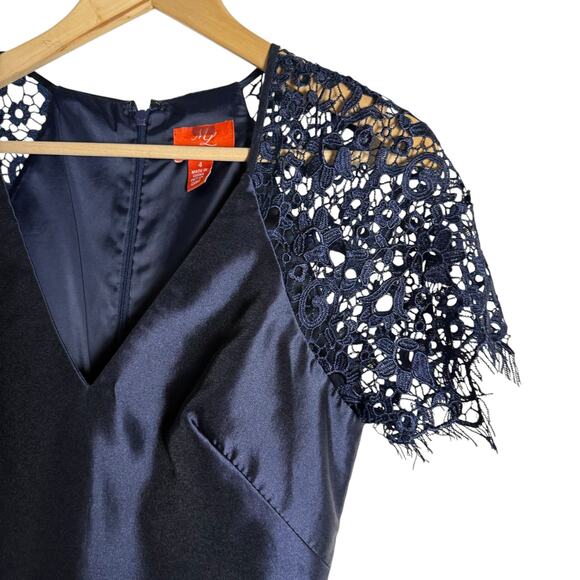 Monique Lhuillier Navy Blue Lace Satin Short Sleeve A-Line V-Neck Ball Gown 4 - Picture 7 of 13